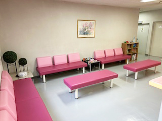 小倉胃腸科肛門科待合室